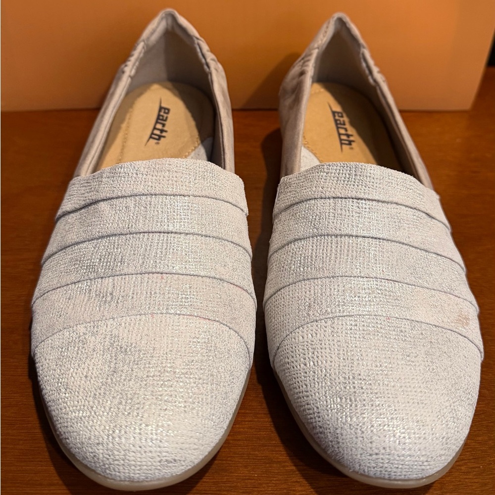 Earth Women's Champagne Sparkle Textured Loafers